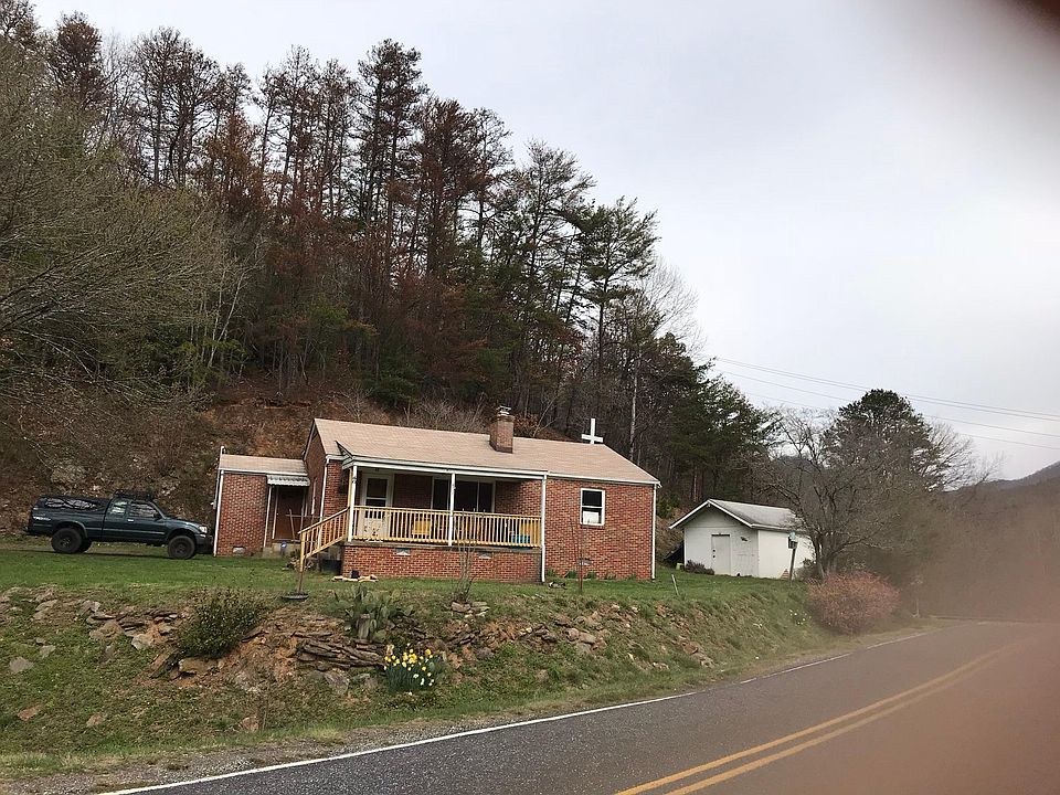 1.5 mi from Dillsboro. Intersection of Dick_s Creek & Piney Mountain. Whittier address