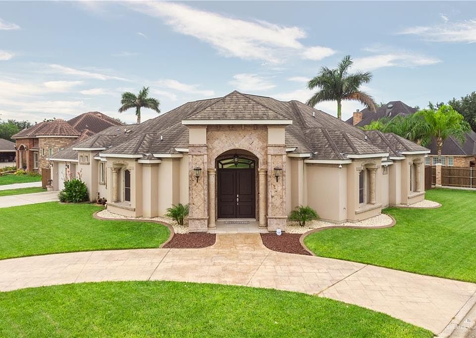 1st image of 706 Amistad Cir