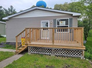 310 Crestwood Dr, Oxford, MI 48371