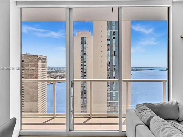 Building Photo - 300 S Biscayne Blvd #2916