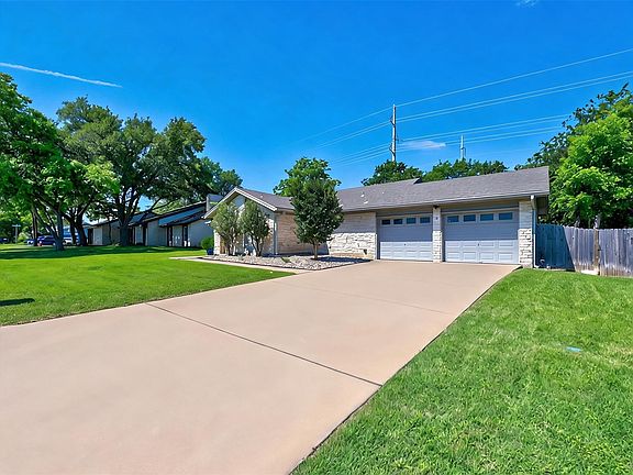 4th image of 1002 Deepwood Dr