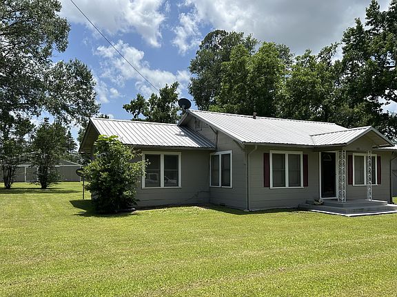 4th image of 506 Clarksville St
