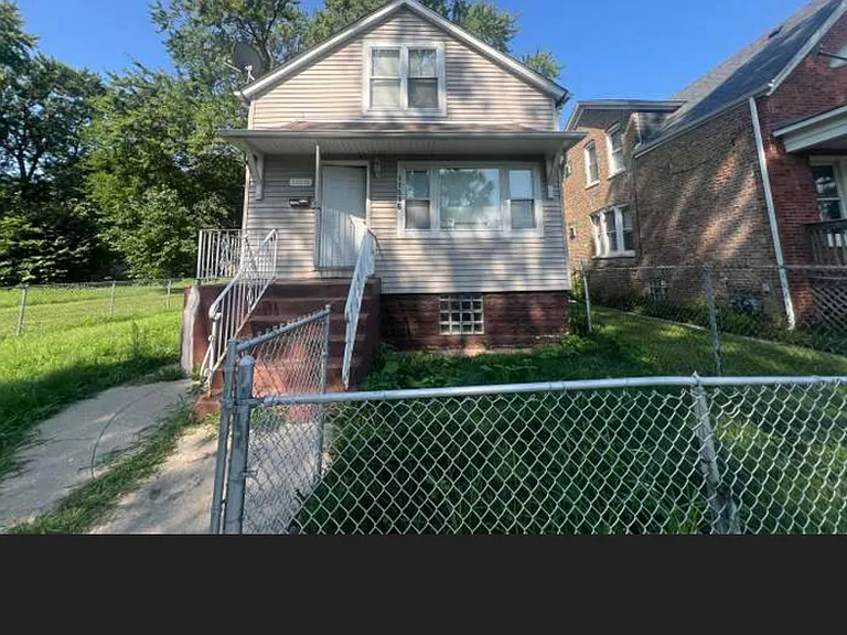 11516 S Yale Ave — Photo 2