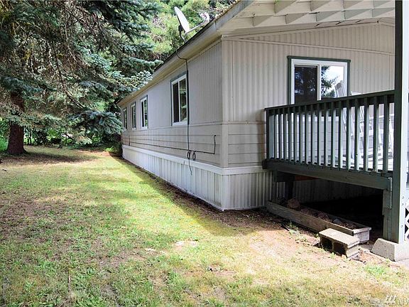 2nd image of 541 SE Crescent Dr