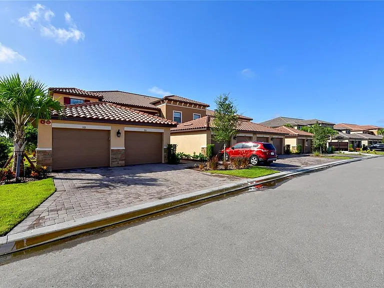 13732 Messina Loop #201 — Photo 4