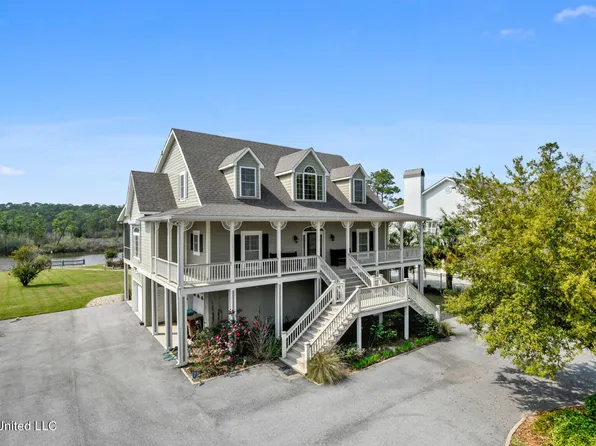 117 Fairway Dr, Pass Christian, MS 39571