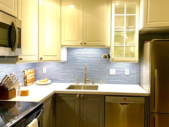 2nd image of 1090 Page St APT 4