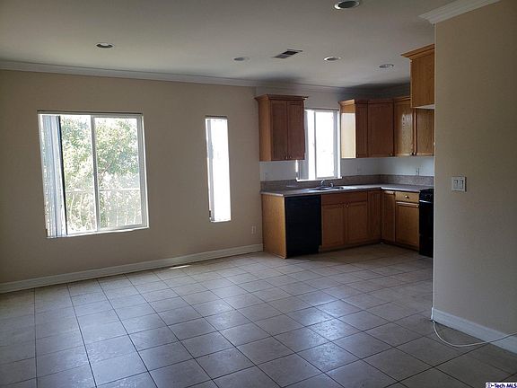 2nd image of 15965 Victory Blvd APT 2