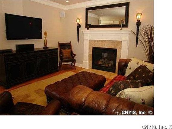 4th image of 4308 Arbutus Dr