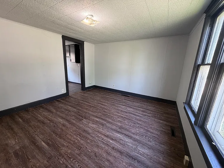 4 Tilman Ave — Photo 9