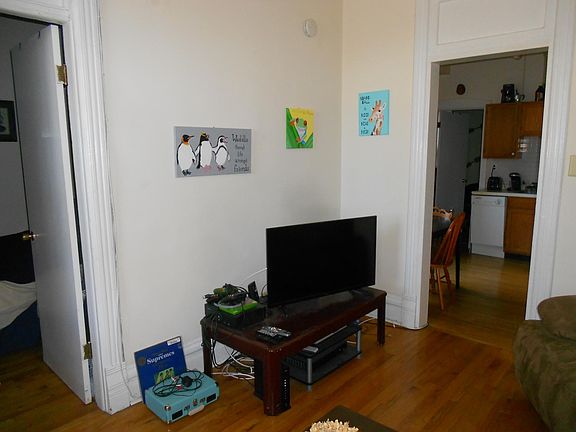 4th image of 3414 N Halsted St #208