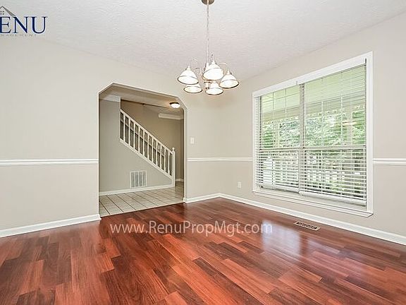 3rd image of 105 Christie Ln