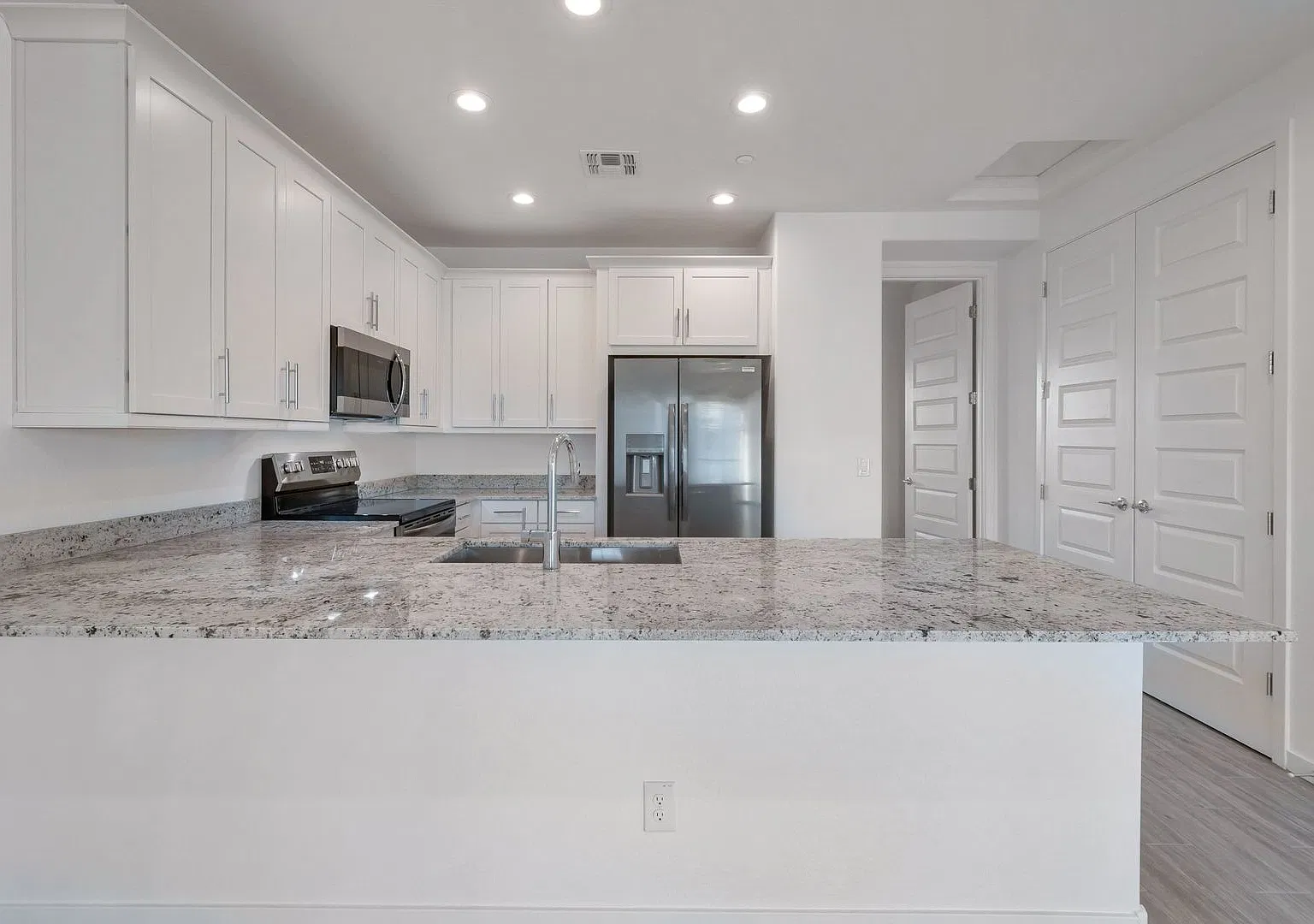 Like New luxurious Model Home with 2 Master Suites in Warner Meadows! — Photo 1