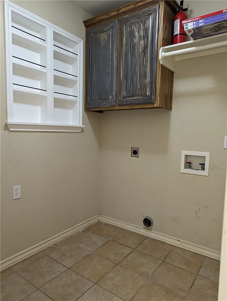 3 bed, 2.0 bath, 1733 sqft, $2,075 — Photo 4