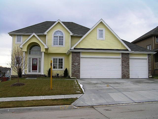 Stunning 2 story 4 bed 4 bath home