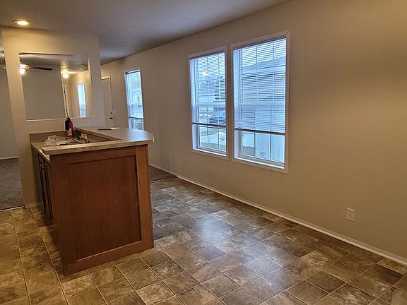 3rd image of 4864 Eisenhower Dr #320