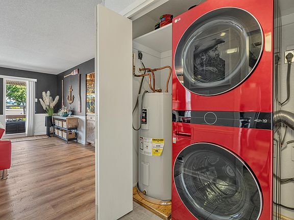 4th image of 250 Grand Isle Dr APT 1A