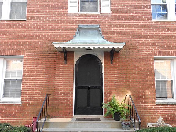 3rd image of 2400 Woodbourne Ave APT 1A