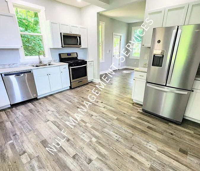 6320 Sawyer St — Photo 1