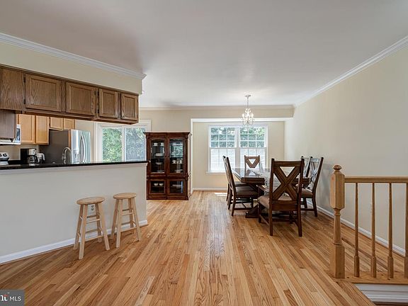 3rd image of 6037 Lands End Ln