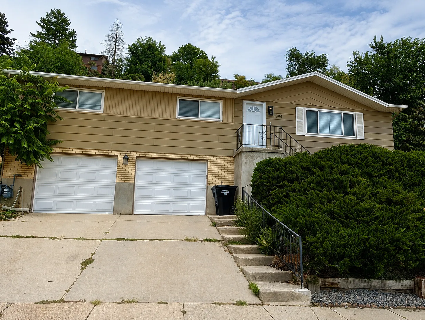 3 bed, 3.0 bath, 2041 sqft, $2,625 — Photo 1