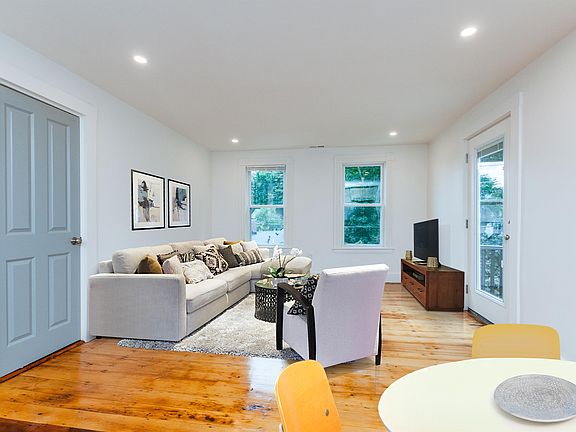 3rd image of 33 Woodman St Floor 3