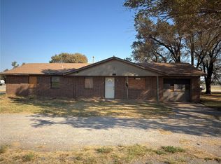 400 SE 3rd St, Geary, OK 73040