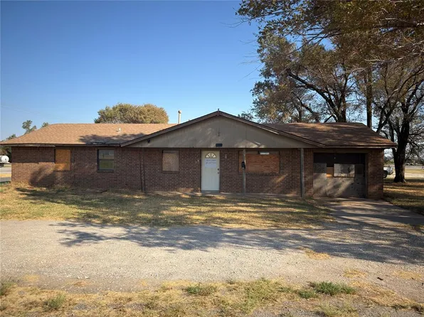 400 SE 3rd St, Geary, OK 73040