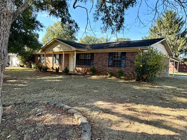 904 Gusmus Ave, Muscle Shoals, AL 35661