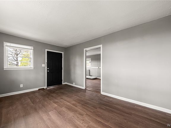 3rd image of 2409 Walnut Ave