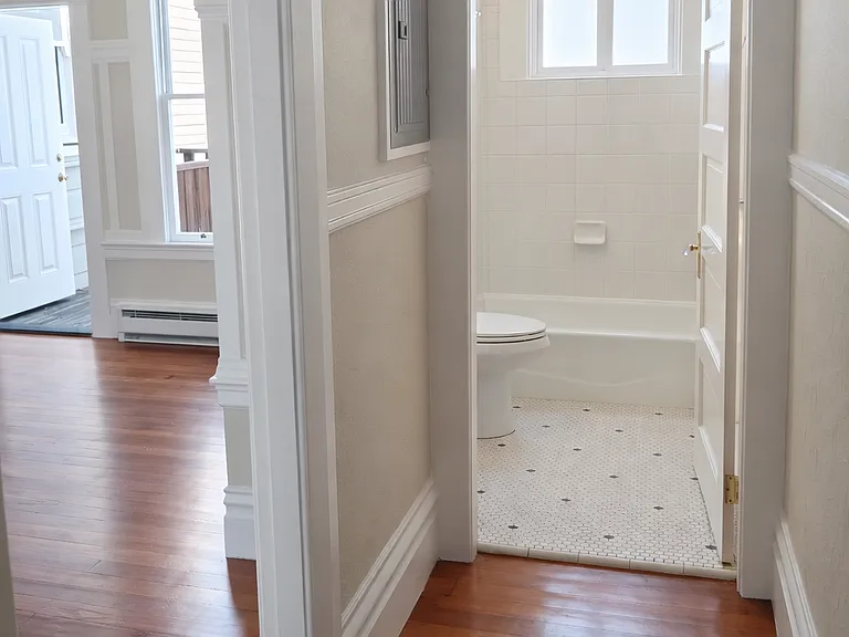 586 Cole St — Photo 7