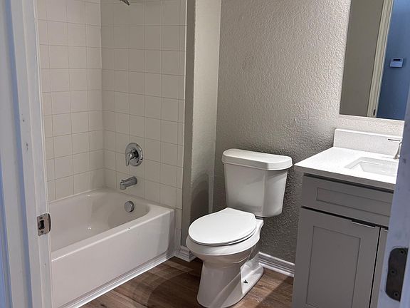 5th image of 902 Three Wood Way