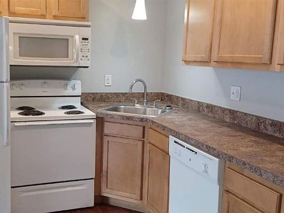 2nd image of 550 Lowell Ave APT 5