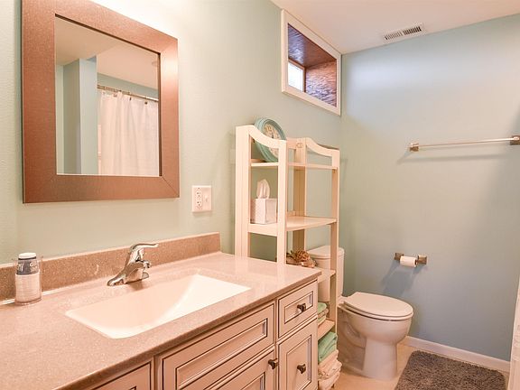 2nd image of 425 W 8th St Street
