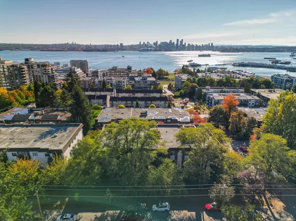 225 3rd St W #201, North Vancouver, BC V7M 1E9