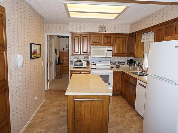3rd image of 23 Lochgilphead Ln