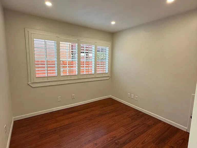 334 Roanoke Rd — Photo 17