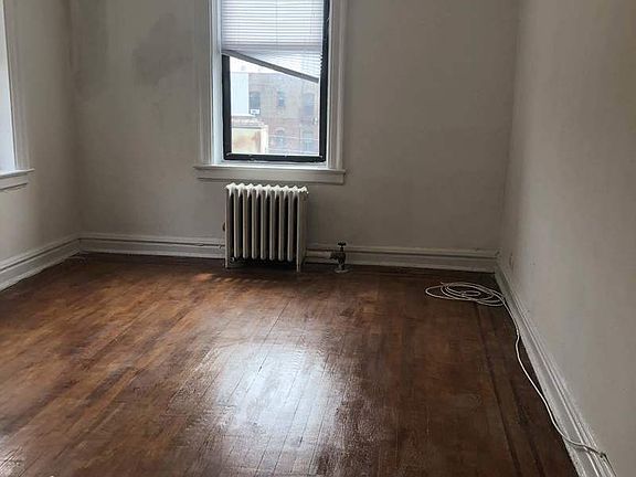 3rd image of 2808 35th St APT 6A