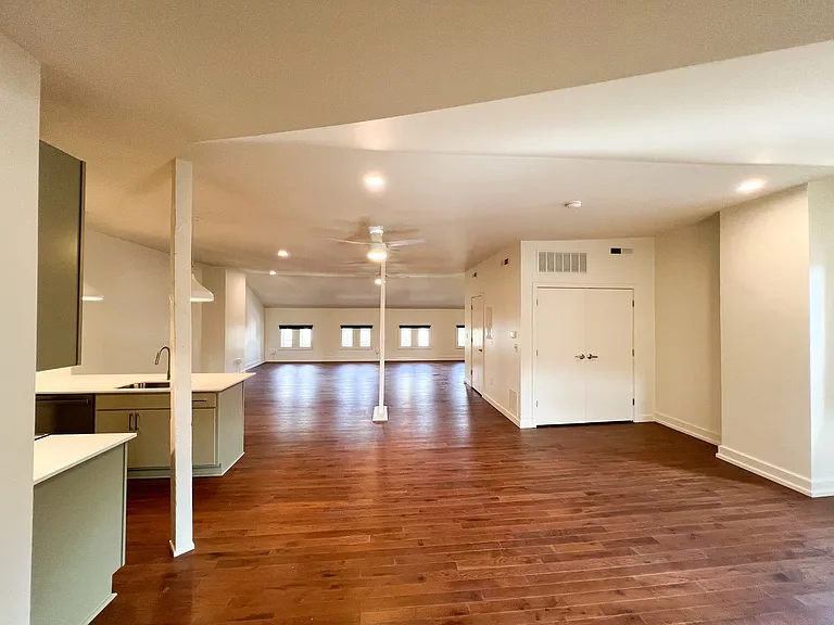 1425 Main Street — Photo 8