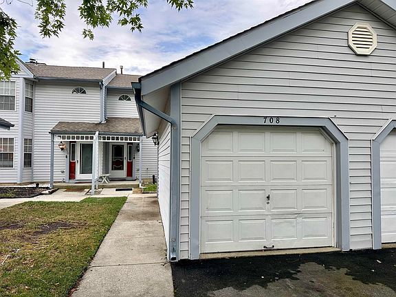 2nd image of 708 E Lake Front Cir #708