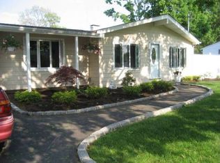 1111 Reilly St, Bay Shore, NY 11706