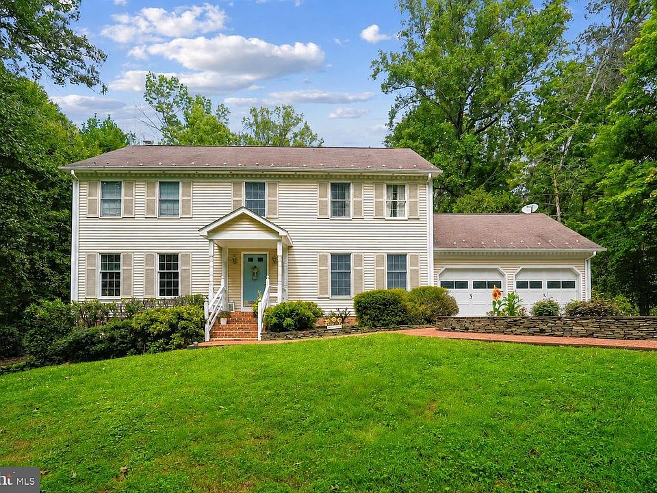 1st image of 8212 Honeysuckle Rd