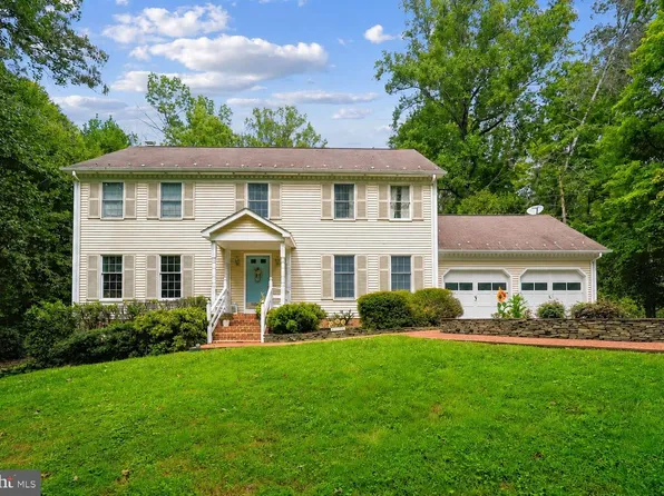 8212 Honeysuckle Rd, Manassas, VA 20112