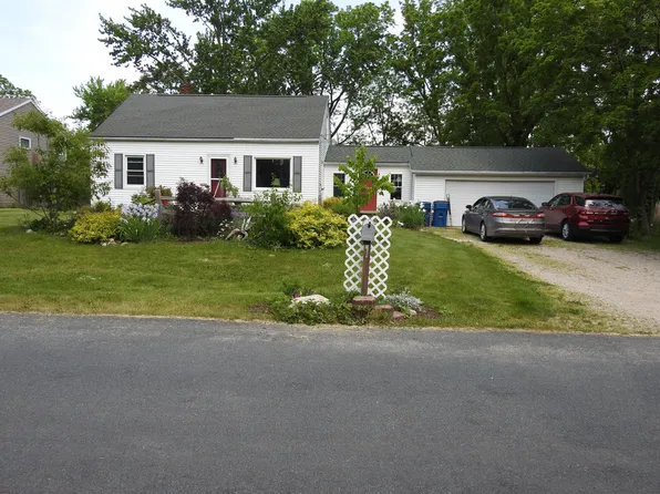 3326 Stolk Dr, Kalamazoo, MI 49004