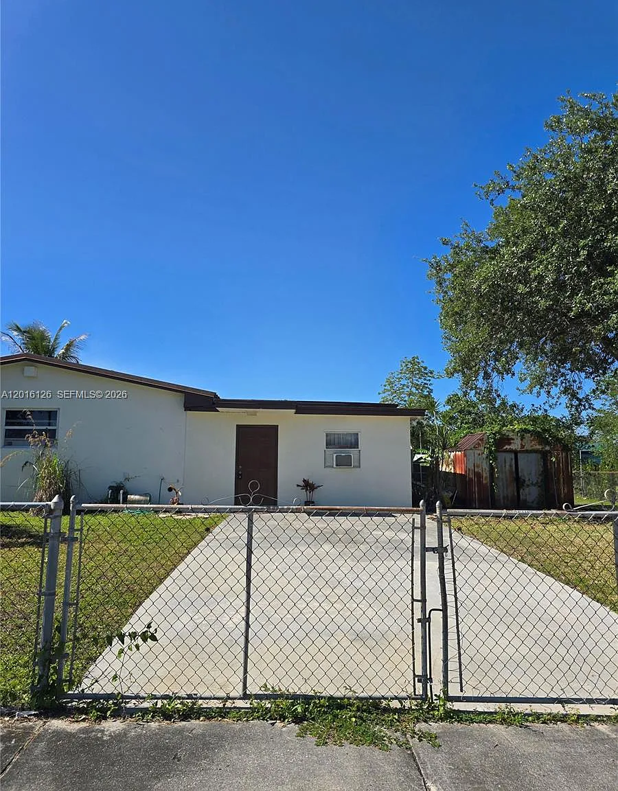 Universal Estates South A — Photo 1