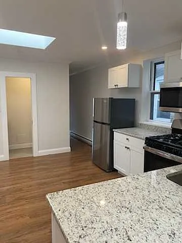 4 bed, $6,600 — Photo 4