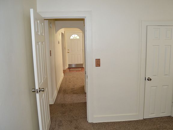 2nd image of 1003 Rayon Dr