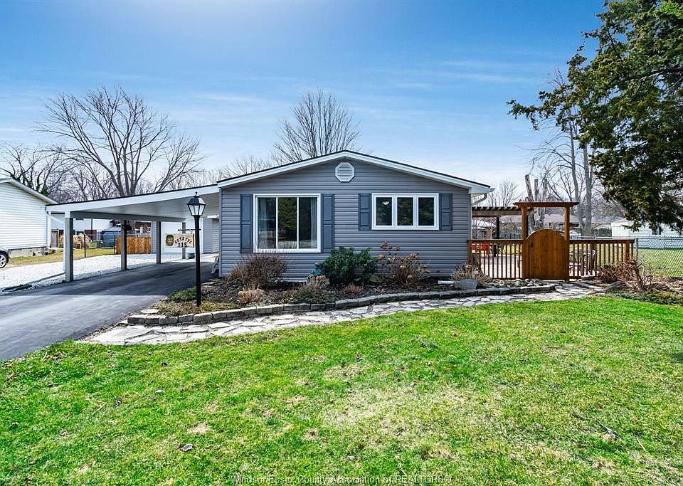 1st image of 115 Parkdale Cres