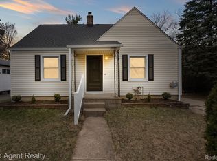 3986 Beechgrove Dr, Waterford, MI 48328