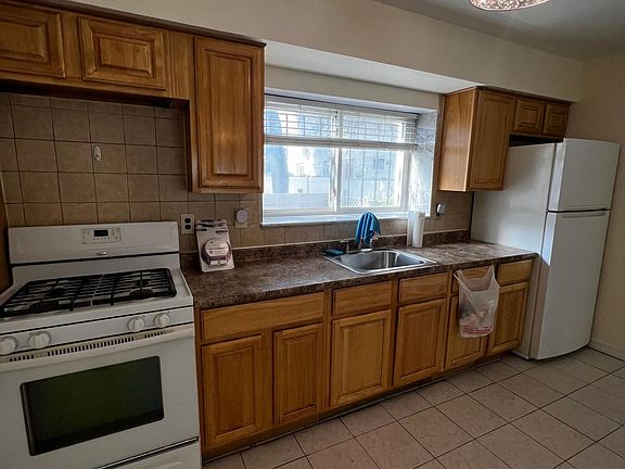 2nd image of 2681 Schurz Ave #1
